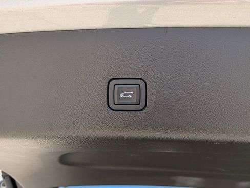 Used 2023 Chevrolet Traverse Premier w/ LPO, Floor Liner Package FWD image 38