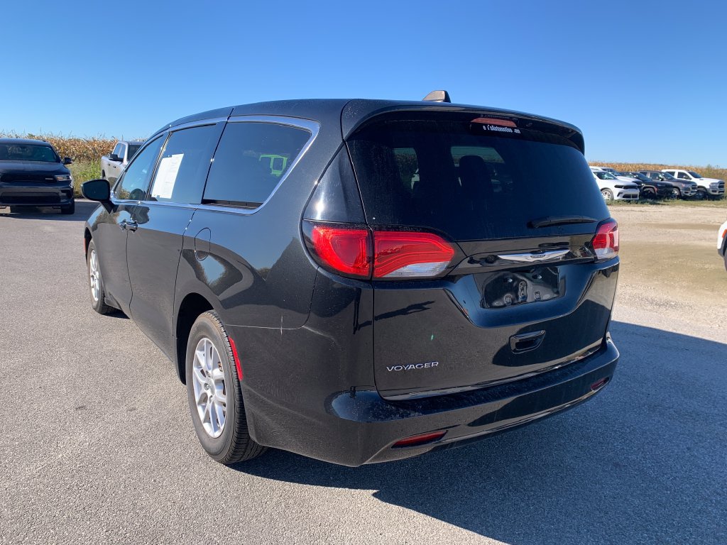 Used 2023 Chrysler Voyager LX FWD image 5