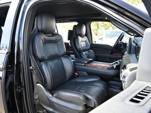 Used 2023 Lincoln Navigator Reserve AWD/4WD image 27