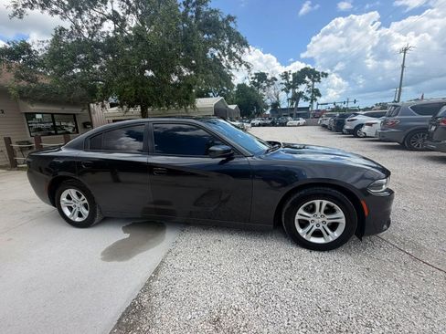 Used 2019 Dodge Charger SXT RWD image 3