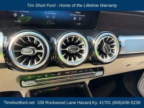 Used 2023 Mercedes-Benz GLB 250 4MATIC w/ Premium Package image 10