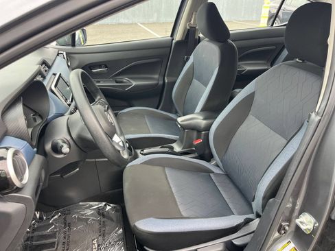 Used 2025 Nissan Versa SV FWD image 35