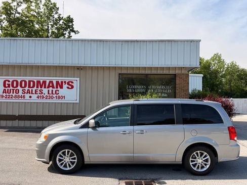 Used 2018 Dodge Grand Caravan SXT FWD image 2