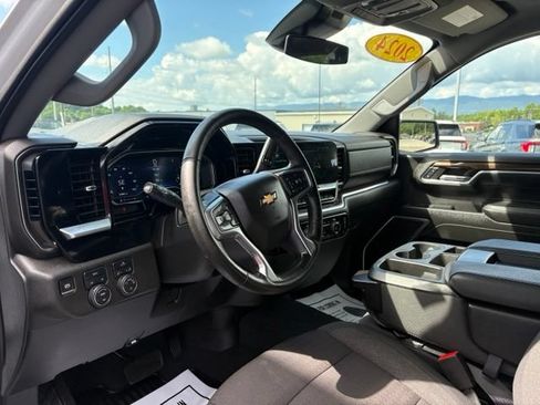 Used 2024 Chevrolet Silverado 1500 LT AWD/4WD image 3