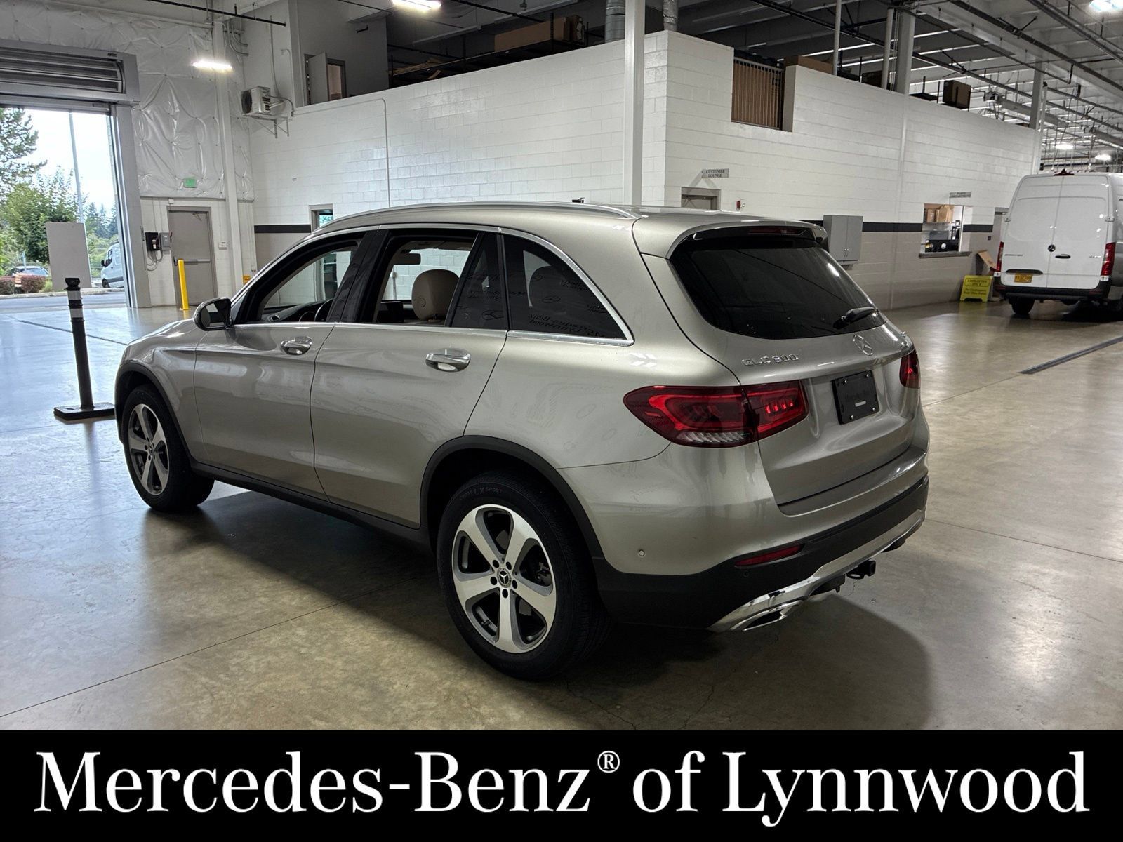 Used 2021 Mercedes-Benz GLC 300 4MATIC image 3