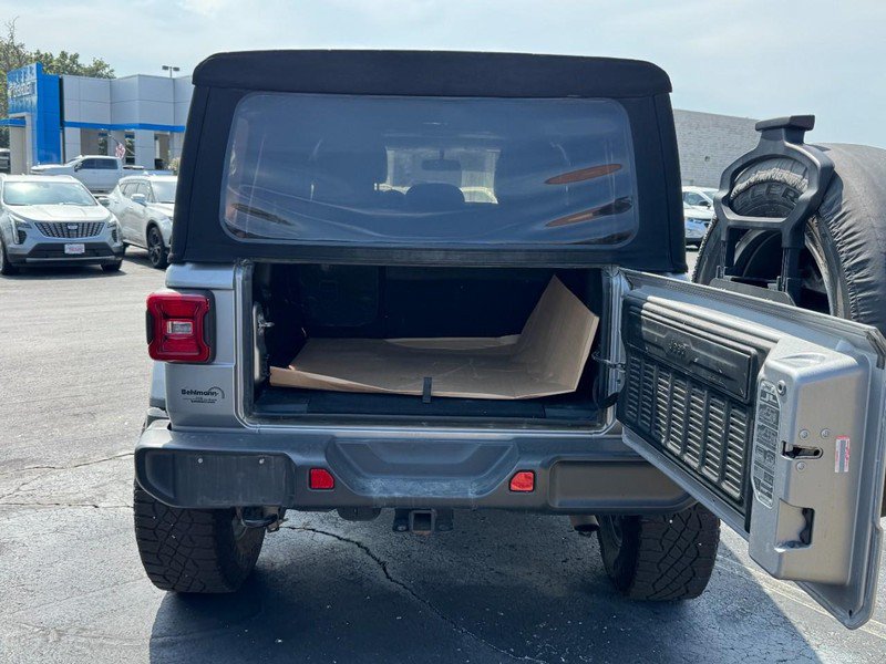Used 2018 Jeep Wrangler Unlimited Sahara w/ LED Lighting Group AWD/4WD image 5