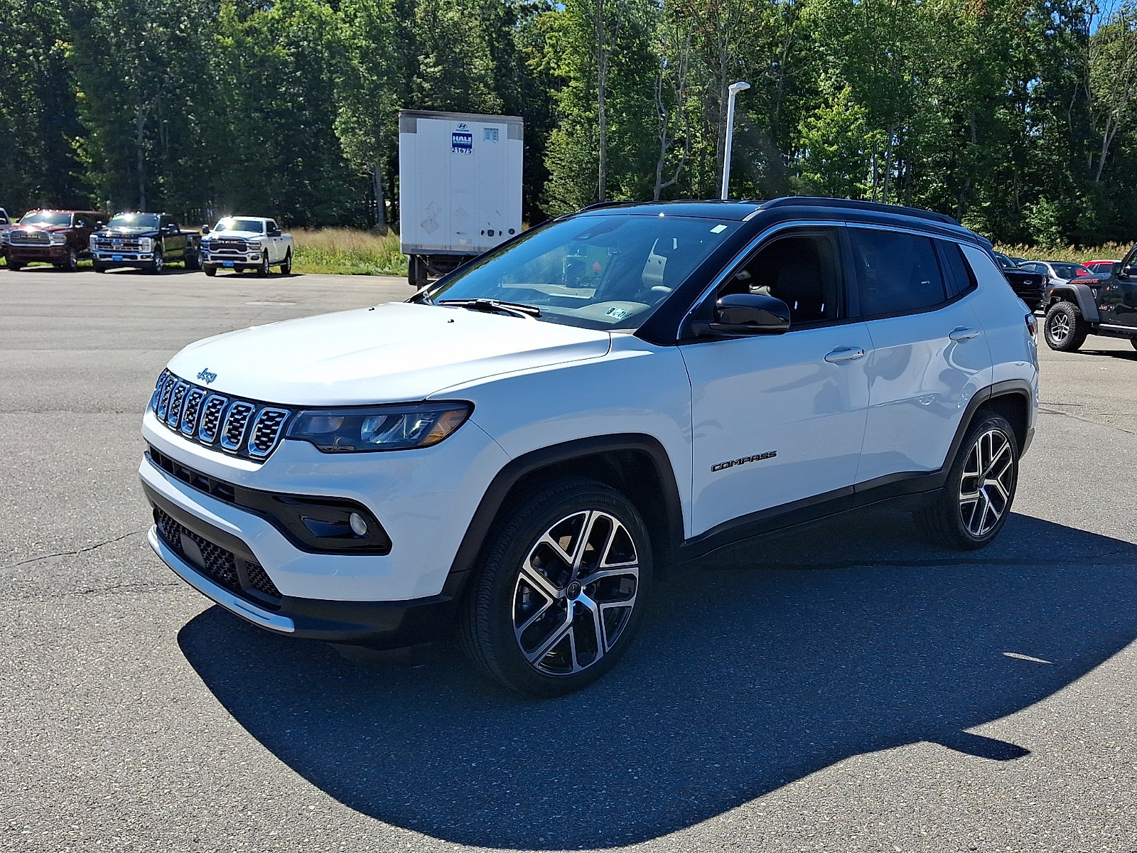 Used 2025 Jeep Compass Limited AWD/4WD image 3