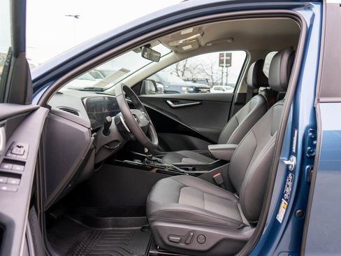 Certified 2025 Kia Niro EX image 11