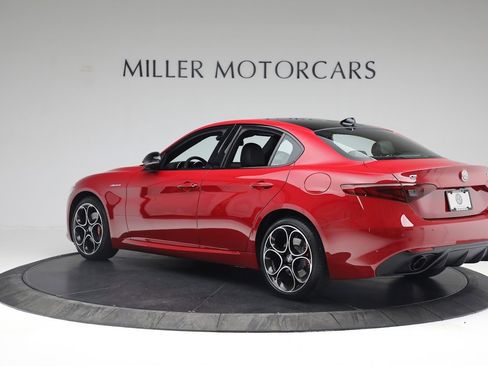 Used 2022 Alfa Romeo Giulia Veloce AWD/4WD image 4
