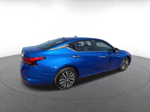 Used 2025 Nissan Altima 2.5 SV FWD image 15
