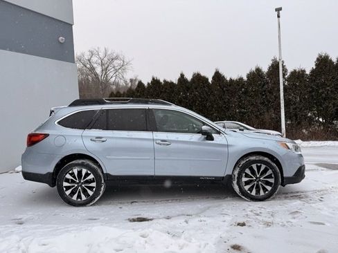 Used 2016 Subaru Outback 3.6R Limited image 2
