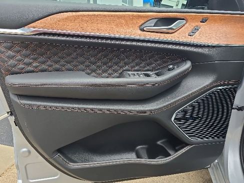 New 2026 Jeep Grand Cherokee L Summit AWD/4WD image 16