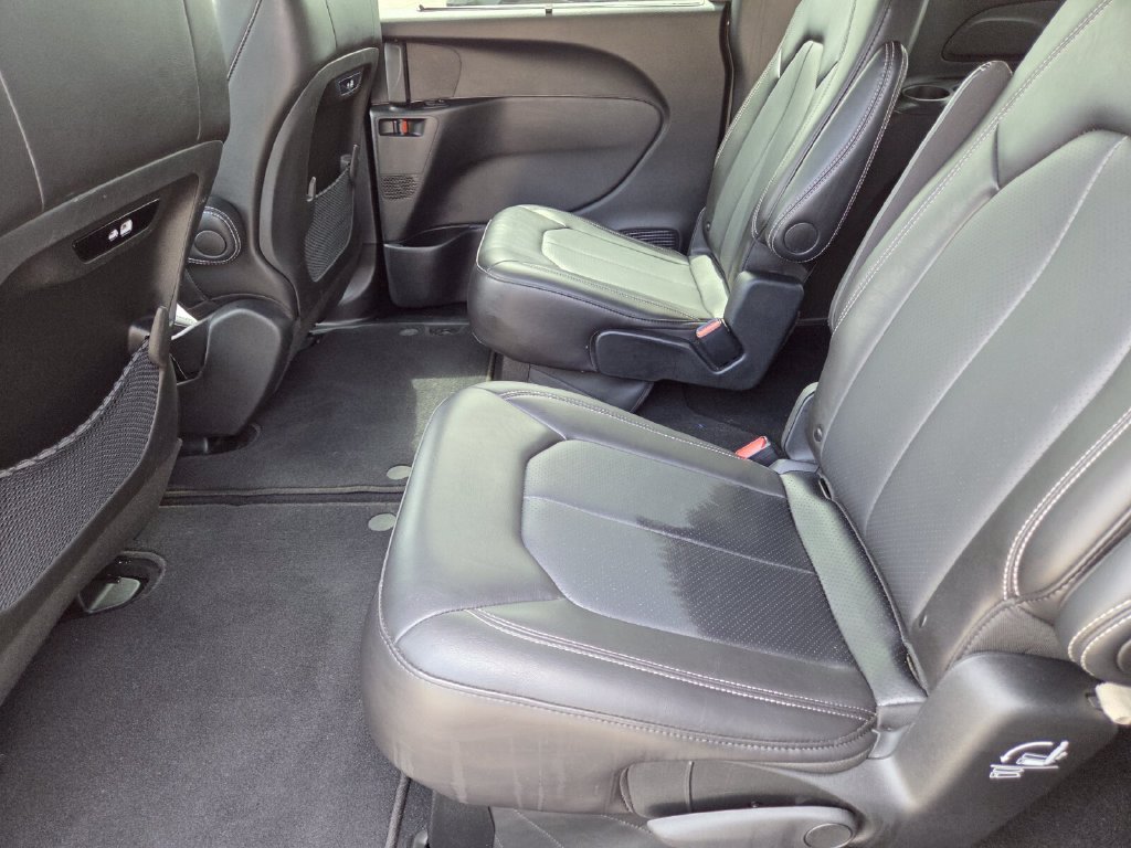 Used 2025 Chrysler Pacifica Select FWD image 25