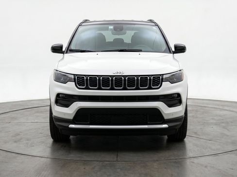 Used 2025 Jeep Compass Limited AWD/4WD image 2