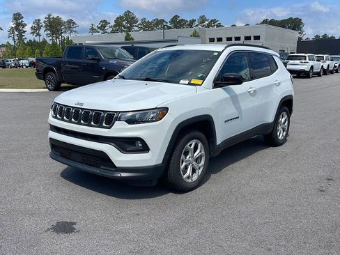 Used 2024 Jeep Compass Latitude AWD/4WD image 3