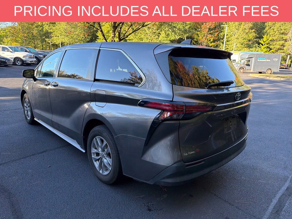 Used 2022 Toyota Sienna LE FWD image 4