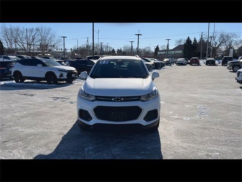 Certified 2022 Chevrolet Trax LT w/ Driver Confidence Package image 3