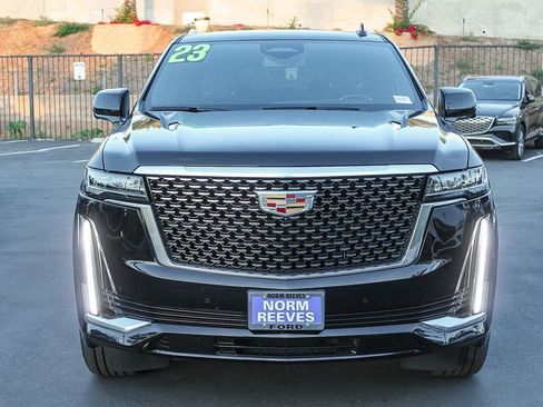 Used 2023 Cadillac Escalade ESV Luxury RWD image 2