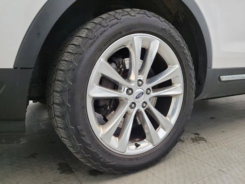 Used 2019 Ford Explorer XLT w/ Equipment Group 202A image 31