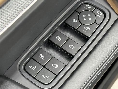 Certified 2025 Porsche Cayenne image 24