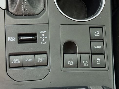 Certified 2023 Toyota Highlander XLE image 10