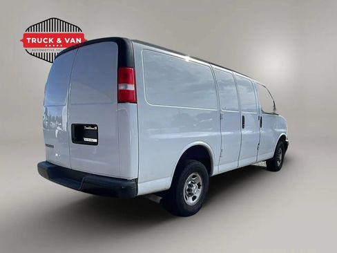Used 2018 Chevrolet Express 3500 w/ Driver Convenience Package RWD image 6