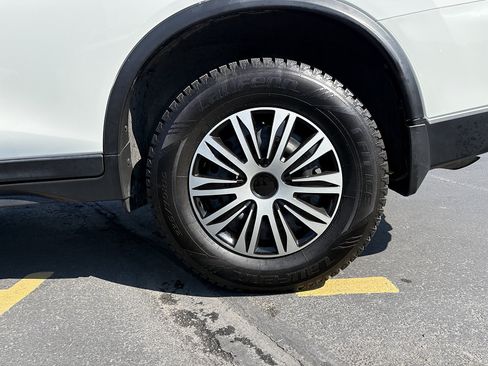 Used 2018 Nissan Rogue SV AWD/4WD image 12