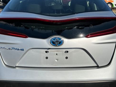 Used 2021 Toyota Prius Prime LE FWD image 19