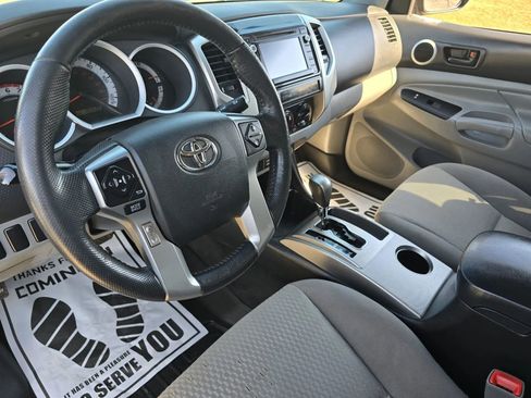 Used 2015 Toyota Tacoma PreRunner w/ SR5 Package image 8