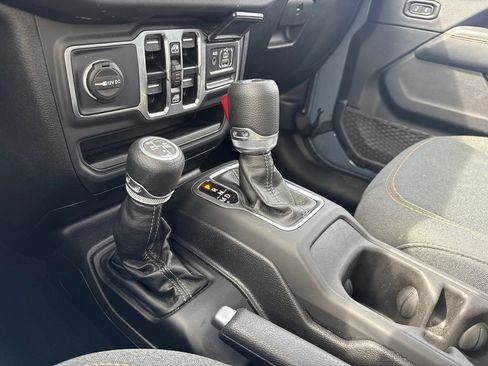 Used 2025 Jeep Wrangler Unlimited Sahara AWD/4WD image 19