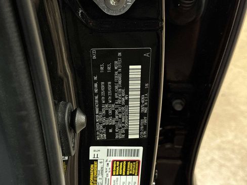 Used 2023 Toyota Highlander LE AWD/4WD image 14