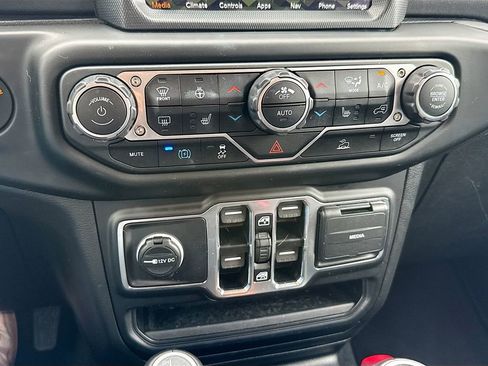 Used 2023 Jeep Wrangler Unlimited Sahara w/ Cold Weather Group image 17