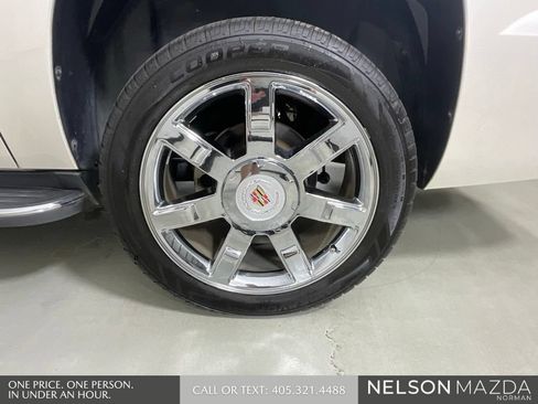 Used 2011 Cadillac Escalade EXT Luxury AWD/4WD image 10