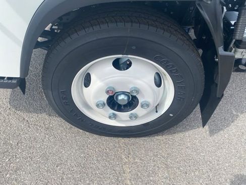 New 2024 Chevrolet Low Cab Forward image 9