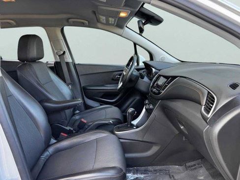 Used 2021 Chevrolet Trax LT w/ Driver Confidence Package AWD/4WD image 44