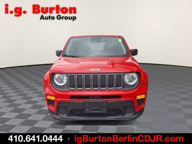Used 2023 Jeep Renegade Latitude AWD/4WD image 2