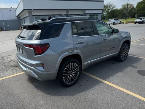 New 2026 GMC Terrain Denali w/ LPO, Black Badging Package image 8