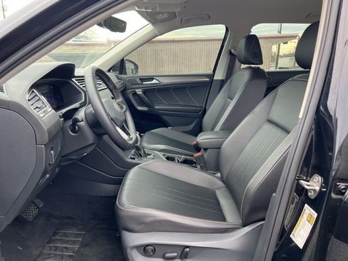 Used 2022 Volkswagen Tiguan SE image 15