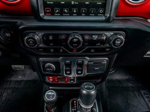 Used 2022 Jeep Wrangler Rubicon AWD/4WD image 26