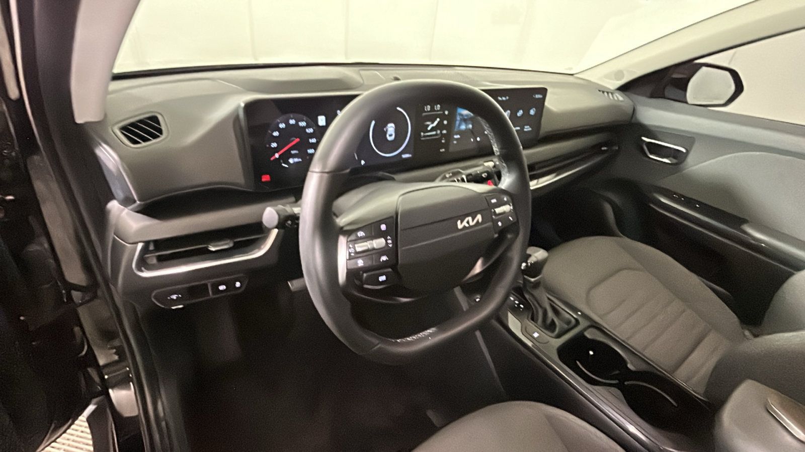 Used 2025 Kia K4 EX FWD image 16