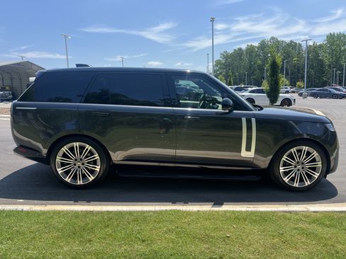 Certified 2023 Land Rover Range Rover Long Wheelbase Autobiography AWD/4WD image 8