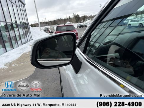 Used 2026 Toyota Highlander Platinum image 5