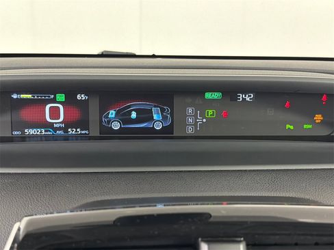 Used 2022 Toyota Prius LE image 26