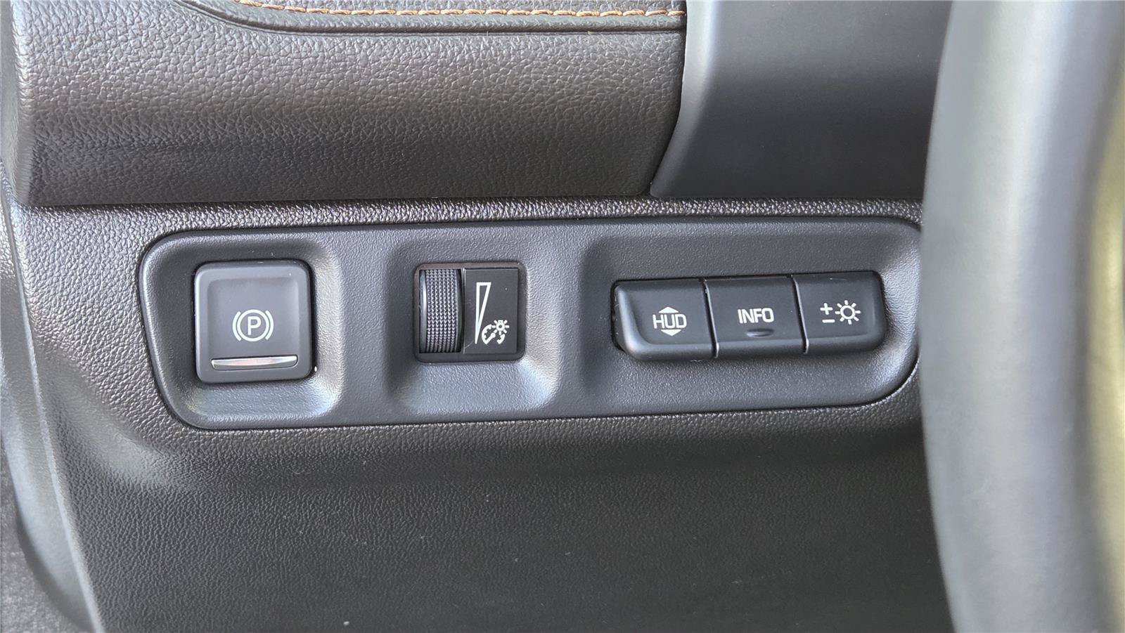Used 2023 GMC Acadia AT4 w/ Technology Package AWD/4WD image 17