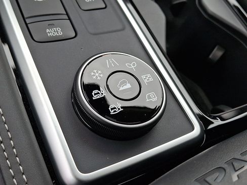 New 2026 Nissan Pathfinder Platinum AWD/4WD image 16