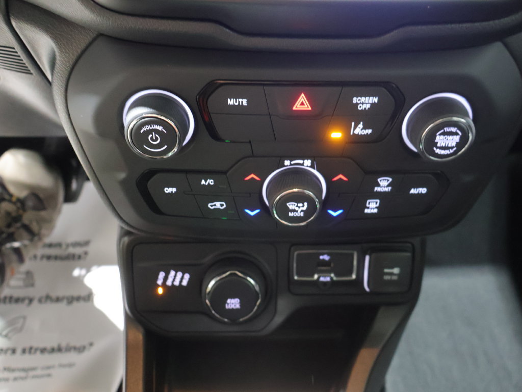 Used 2021 Jeep Renegade Latitude w/ Sun & Sound Group AWD/4WD image 30