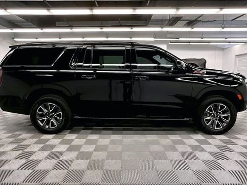 Used 2024 Chevrolet Suburban Z71 image 15