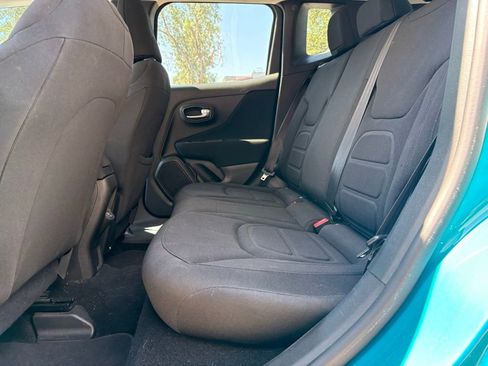 Used 2021 Jeep Renegade Latitude FWD image 11