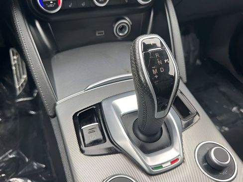 Used 2022 Alfa Romeo Stelvio Veloce image 21