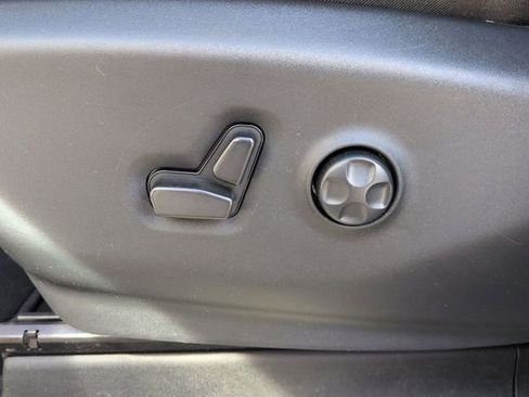 Used 2024 Chrysler Pacifica Touring-L FWD image 13